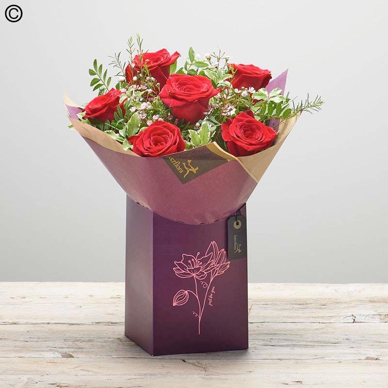 * 6 x Red Rose , Romantic Gift Box